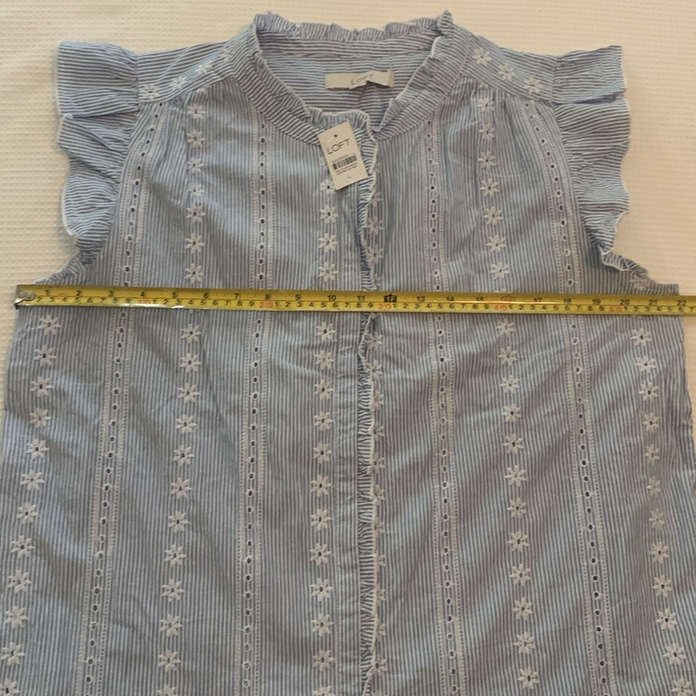 LOFT Women's Blue Eyelet Sleeveless Top size L - Picture 10 of 11